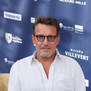 Benjamin Castaldi (Casque d'Or) sur le tapis bleu de la 16ème édition du festival du film francophone de Angoulême le 23 août 2023. © Coadic Guirec / Bestimage