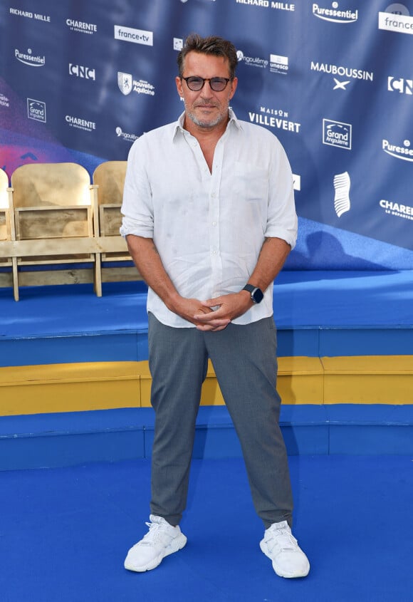 Benjamin Castaldi (Casque d'Or) sur le tapis bleu de la 16ème édition du festival du film francophone de Angoulême le 23 août 2023. © Coadic Guirec / Bestimage