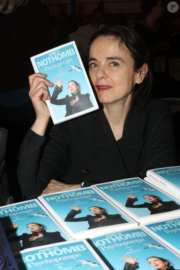 Amélie Nothomb lors de la 41ème Foire du Livre de Brive dans La Halle Brassens, à Brive-la-Gaillarde, France, le 10 novembre 2023. © Jean-Marc Lhomer/Bestimage 