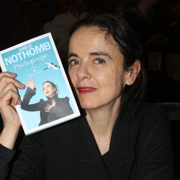 Amélie Nothomb lors de la 41ème Foire du Livre de Brive dans La Halle Brassens, à Brive-la-Gaillarde, France, le 10 novembre 2023. © Jean-Marc Lhomer/Bestimage 