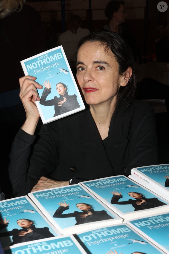 Amélie Nothomb lors de la 41ème Foire du Livre de Brive dans La Halle Brassens, à Brive-la-Gaillarde, France, le 10 novembre 2023. © Jean-Marc Lhomer/Bestimage 