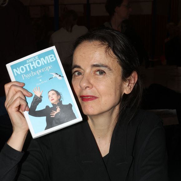 Amélie Nothomb lors de la 41ème Foire du Livre de Brive dans La Halle Brassens, à Brive-la-Gaillarde, France, le 10 novembre 2023. © Jean-Marc Lhomer/Bestimage 