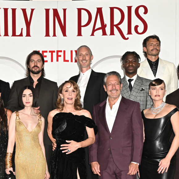 Flavio Furno, Raoul Bova, William Abadie, Lucas Bravo, Bruno Gouery, Samuel Arnold, Arnaud Binard, Kevin Dias, Eugenio Franceschini, Paul Forman, Ashley Park, Lily Collins, Philippine Leroy-Beaulieu, guest , Camille Razat (bijoux Messika) - Première de la quatrième saison de la série '"Emily In Paris" à Rome le 10 septembre 2024.