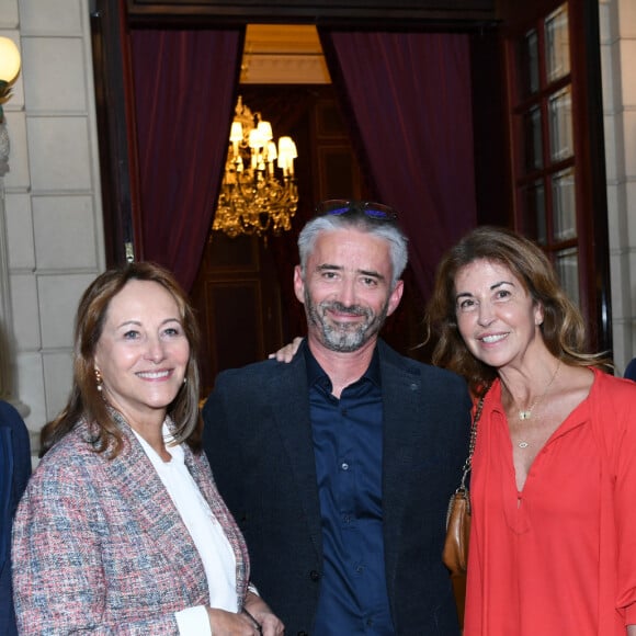 Ségolène Royal a fait le déplacement seule, elle qui est séparée de Bruno.
Exclusif - Ségolène Royal, Guillaume Bassompierre, Narjiss Slaoui-Falcoz à l'exposition "Douceur animale" de Michel Bassompierre à l'InterContinental Paris - Le Grand le 17 septembre 2024. © Rachid Bellak / Bestimage 