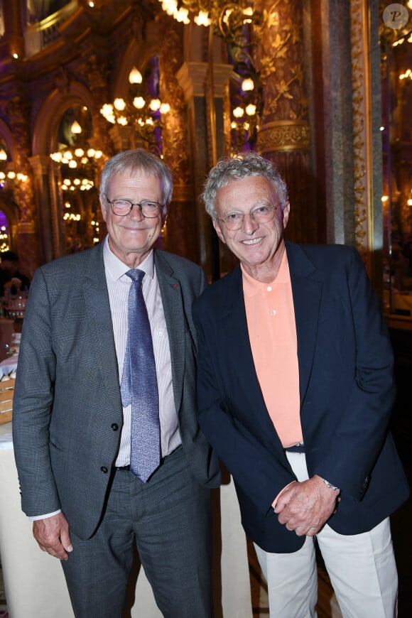 Exclusif - Pascal Boniface, Nelson Monfort à l'exposition "Douceur animale" de Michel Bassompierre à l'InterContinental Paris - Le Grand le 17 septembre 2024. © Rachid Bellak / Bestimage 