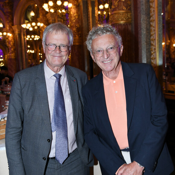 Exclusif - Pascal Boniface, Nelson Monfort à l'exposition "Douceur animale" de Michel Bassompierre à l'InterContinental Paris - Le Grand le 17 septembre 2024. © Rachid Bellak / Bestimage 