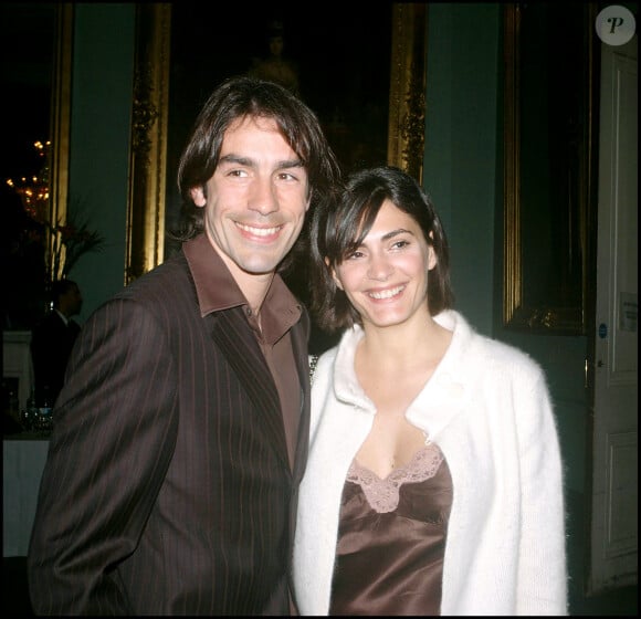 ROBERT PIRES ET SA FIANCEE JESSICA LE MARIE - COCKTAIL LORS DU FESTIVAL DU FILM FRANCAIS RENAULT A LONDRES 31st March, 2005: The Renault French Film Festival cocktail party held at The Institute of Directors, Pall Mall, London. Among those attending, Arsenal footballer Robert Pires & Jessica le Marie. 