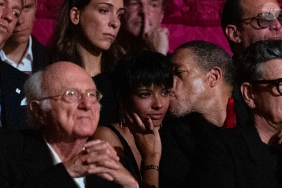 Omar Harfouch a orchestré le Concerto pour la paix au Théâtre des Champs-Élysées, qui a vibré au rythme des performances de l'Orchestre symphonique de Béziers et de l'amour de JoeyStarr.
JoeyStarr et sa nouvelle compagne au "concerto pour la paix" de Omar Harfouch au théâtre des Champs-Elysées le 18 septembre 2024. © Peruseau / Tribeca / Bestimage 