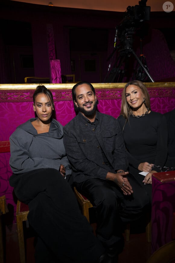 La soirée a vu la présence de nombreuses autres célébrités, comme Catherine Deneuve, Laetitia Casta et le trio Vitaa, Amel Bent et Slimane
Amel Bent, Slimane et Vitaa - Personnalités au "concerto pour la paix" de Omar Harfouch au théâtre des Champs-Elysées à Paris le 18 septembre 2024. © Perusseau / Tribeca / Bestimage 