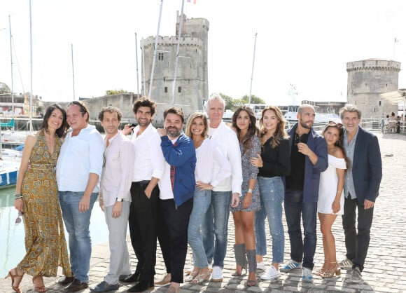 Son apparition devrait être en décembre
Maelle Mietton, Christophe Favre, guest, Folco Marchi, Alban Aumard, Jennifer Dubourg-Bracconi, Yvon Back, Naima Rodric, Melanie Maudran, Moise Santamaria, Marthe Fieschi, Fred Bianconi - Photocall de la série "Un si grand soleil" lors de la 21ème édition du Festival de la Fiction TV de la Rochelle. Le 14 septembre 2019 © Patrick Bernard / Bestimage