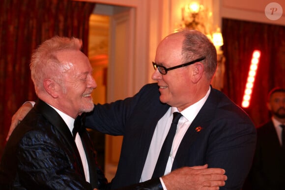 Umberto Tozzi et le prince Albert II de Monaco - Umberto Tozzi est nommé ambassadeur de bonne volonté de la principauté de Monaco par le prince Albert II le 19 septembre 2024. © Claudia Albuquerque / Bestimage 