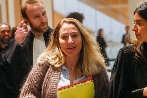 Semi-Exclusif - Magali Berdah arrive au procès des treize internautes pour son cyber harcèlement au tribunal correctionnel de Paris, France, le 27 novembre 2023. © Christophe Clovis/Bestimage  Semi-Exclusive - Magali Berdah arrives at the trial of thirteen internet users for her cyber harassment at the criminal court in Paris, France, on November 27, 2023. 