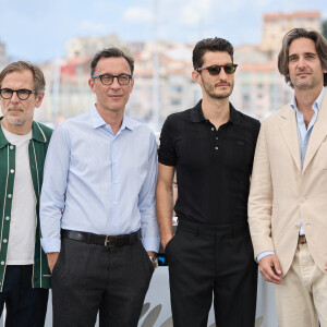 Les co-réalisateurs Matthieu Delaporte et Alexandre de La Patellière, Pierre Niney, le producteur Dimitri Rassam - Photocall du film "Le comte de Monte Cristo" (Hors Compétition) lors du 77ème Festival International du Film de Cannes (14 - 25 mai 2024), le 23 mai 2024. © Moreau / Jacovides / Bestimage 