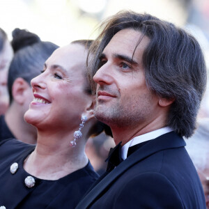 Dimitri Rassam et sa mère Carole Bouquet - Montée des marches du film " Megalopolis " lors du 77ème Festival International du Film de Cannes, au Palais des Festivals à Cannes. Le 16 mai 2024 © Jacovides-Moreau / Bestimage 