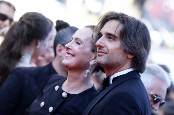 Dimitri Rassam et sa mère Carole Bouquet - Montée des marches du film " Megalopolis " lors du 77ème Festival International du Film de Cannes, au Palais des Festivals à Cannes. Le 16 mai 2024 © Jacovides-Moreau / Bestimage 