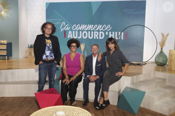 Elle anime "Ca commence aujourd'hui" mais aussi d'autres émissions. Et dernièrement, elle a lancé "Héros" sur RTL !
Exclusif - Laurent Karila, Amina Yamgnane, Marc Geiger, Faustine Bollaert - - La nouvelle saison de l'émission "ça commence aujourd'hui" sur France 2. Paris le 1er septembre 2023. © Jack Tribeca / Bestimage 