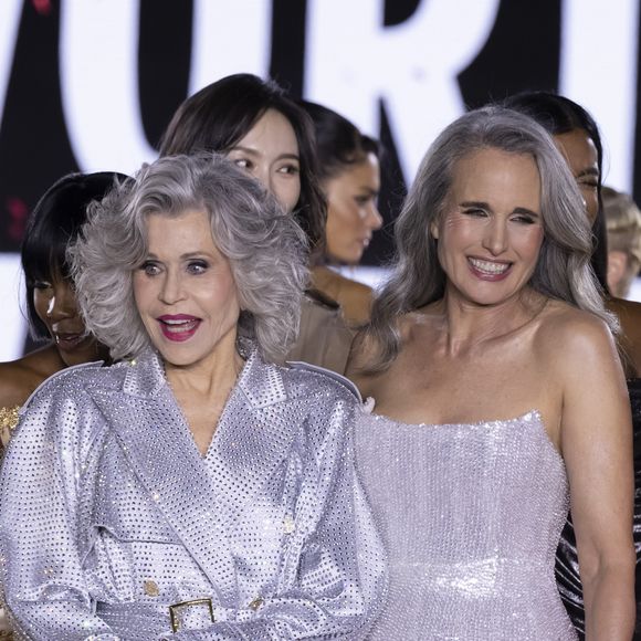 Jane Fonda, Andie MacDowell au défilé "Walk Your Worth" de L'Oréal devant l'Opéra Garnier lors de la fashion week PAP femme printemps/été 2025 à Paris le 23 septembre 2024. © Olivier Borde / Bestimage 