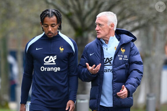 Didier Deschamps ( coach France ) talks with Jules Kounde ( France ) during a Team France training session at French National Football Center on march 18, 2024 in Clairefontaine-en-Yvelines, France. © Federico Pestellini/Panoramic/Bestimage