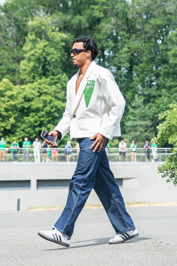 Jules Koundé - Les joueurs de l'équipe de France de football arrivent à Clairefontaine pour un entrainement de préparation avant leur prochain match le 16 juin 2023 contre l'équipe de Gibraltar aux Éliminatoires du Championnat d'Europe, le 9 juin 2023. 