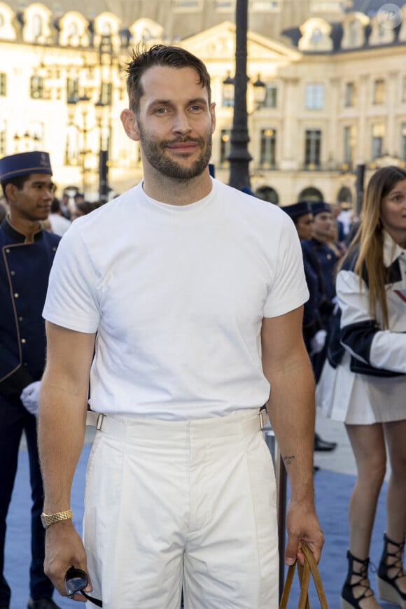 Dernièrement, Simon Porte Jacquemus, à la tête de la prestigieuse marque Jacquemus et ses équipes ont décidé de miser sur l'athlète pour mettre à l'honneur leur nouvelle campagne.
Simon Porte Jacquemus au Défilé " Vogue World " Place Vendôme dans le cadre de la Fashion Week de Paris, France, le 23 juin 2024. © Olivier Borde/Bestimage 