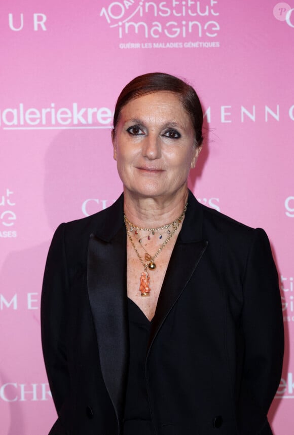 Maria Grazia Chiuri lors de la soirée de gala "Heroes for Imagine" qui a permis de récolter dix millions d'euros au profit de la recherche contre les maladies génétiques à Paris le 23 septembre 2024. Depuis sa création en 2015, ce gala organisé tous les deux ans au coeur de l'Institut, propose à la vente des oeuvres et des moments d'exception uniques pour soutenir les chercheurs et médecins de l'Institut Imagine, qui oeuvrent au quotidien pour comprendre et guérir les maladies génétiques. Cette vente caritative est fondamentale pour l'avenir d'Imagine. Elle permet d'accélérer ses grands projets stratégiques, de conforter son attractivité, et de répondre aux besoins de la recherche en termes d'équipements et de technologies de pointe, comme en recrutement de talents. En quatre éditions, HEROES for Imagine a permis de lever plus de 22 millions d'euros. Et 2024 est une année toute particulière pour l'Institut Imagine qui fête ses 10 ans mais aussi la cinquième édition d'Heroes, actuellement en pleine préparation ! "Grâce à Heroes, la recherche sur les maladies génétiques s'accélère, quels que soient les obstacles, au bénéfice des enfants malades et de leurs familles. Avec virtuosité et engagement, les chercheurs et les médecins de l'Institut Imagine, pratiquent la meilleure science d'aujourd'hui pour inventer la meilleure médecine de demain" © Dominique Jacovides / Bestimage 