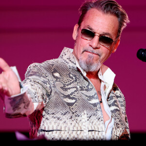 Florent Pagny lors de la soirée de gala "Heroes for Imagine" qui a permis de récolter dix millions d'euros au profit de la recherche contre les maladies génétiques à Paris le 23 septembre 2024. Depuis sa création en 2015, ce gala organisé tous les deux ans au coeur de l'Institut, propose à la vente des oeuvres et des moments d'exception uniques pour soutenir les chercheurs et médecins de l'Institut Imagine, qui oeuvrent au quotidien pour comprendre et guérir les maladies génétiques. Cette vente caritative est fondamentale pour l'avenir d'Imagine. Elle permet d'accélérer ses grands projets stratégiques, de conforter son attractivité, et de répondre aux besoins de la recherche en termes d'équipements et de technologies de pointe, comme en recrutement de talents. En quatre éditions, HEROES for Imagine a permis de lever plus de 22 millions d'euros. Et 2024 est une année toute particulière pour l'Institut Imagine qui fête ses 10 ans mais aussi la cinquième édition d'Heroes, actuellement en pleine préparation ! "Grâce à Heroes, la recherche sur les maladies génétiques s'accélère, quels que soient les obstacles, au bénéfice des enfants malades et de leurs familles. Avec virtuosité et engagement, les chercheurs et les médecins de l'Institut Imagine, pratiquent la meilleure science d'aujourd'hui pour inventer la meilleure médecine de demain" © Dominique Jacovides / Bestimage 