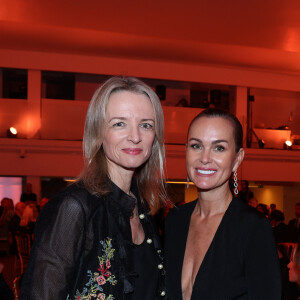 Delphine Arnault et Laeticia Hallyday lors de la soirée de gala "Heroes for Imagine" qui a permis de récolter dix millions d'euros au profit de la recherche contre les maladies génétiques à Paris le 23 septembre 2024. Depuis sa création en 2015, ce gala organisé tous les deux ans au coeur de l'Institut, propose à la vente des oeuvres et des moments d'exception uniques pour soutenir les chercheurs et médecins de l'Institut Imagine, qui oeuvrent au quotidien pour comprendre et guérir les maladies génétiques. Cette vente caritative est fondamentale pour l'avenir d'Imagine. Elle permet d'accélérer ses grands projets stratégiques, de conforter son attractivité, et de répondre aux besoins de la recherche en termes d'équipements et de technologies de pointe, comme en recrutement de talents. En quatre éditions, HEROES for Imagine a permis de lever plus de 22 millions d'euros. Et 2024 est une année toute particulière pour l'Institut Imagine qui fête ses 10 ans mais aussi la cinquième édition d'Heroes, actuellement en pleine préparation ! "Grâce à Heroes, la recherche sur les maladies génétiques s'accélère, quels que soient les obstacles, au bénéfice des enfants malades et de leurs familles. Avec virtuosité et engagement, les chercheurs et les médecins de l'Institut Imagine, pratiquent la meilleure science d'aujourd'hui pour inventer la meilleure médecine de demain" © Dominique Jacovides / Bestimage 