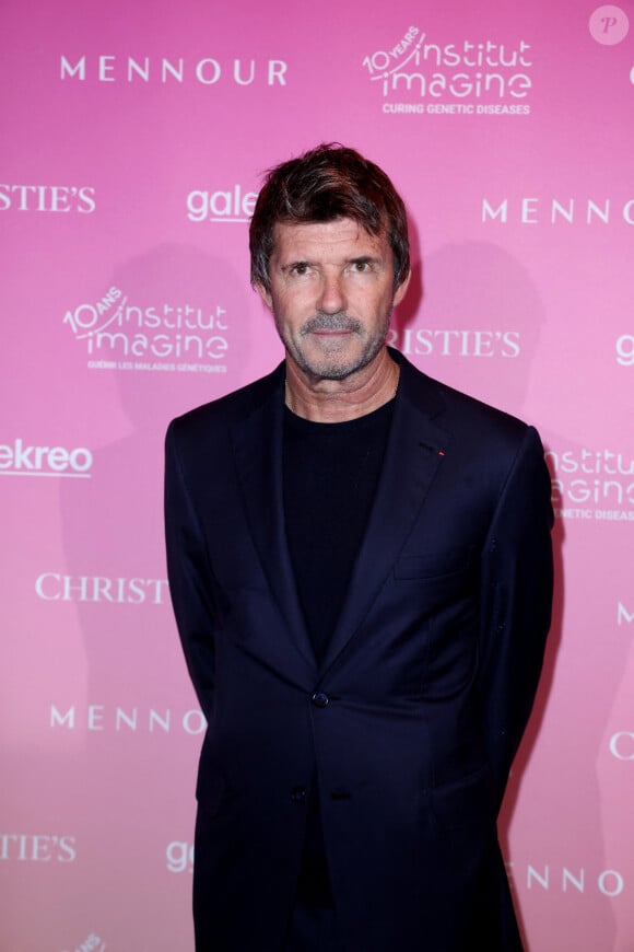 Paul Emmanuel Reiffers - Soirée de gala "Heroes for Imagine" qui a permis de récolter dix millions d'euros au profit de la recherche contre les maladies génétiques à Paris le 23 septembre 2024. Depuis sa création en 2015, ce gala organisé tous les deux ans au coeur de l'Institut, propose à la vente des oeuvres et des moments d'exception uniques pour soutenir les chercheurs et médecins de l'Institut Imagine, qui oeuvrent au quotidien pour comprendre et guérir les maladies génétiques. Cette vente caritative est fondamentale pour l'avenir d'Imagine. Elle permet d'accélérer ses grands projets stratégiques, de conforter son attractivité, et de répondre aux besoins de la recherche en termes d'équipements et de technologies de pointe, comme en recrutement de talents. En quatre éditions, HEROES for Imagine a permis de lever plus de 22 millions d'euros. Et 2024 est une année toute particulière pour l'Institut Imagine qui fête ses 10 ans mais aussi la cinquième édition d'Heroes, actuellement en pleine préparation ! "Grâce à Heroes, la recherche sur les maladies génétiques s'accélère, quels que soient les obstacles, au bénéfice des enfants malades et de leurs familles. Avec virtuosité et engagement, les chercheurs et les médecins de l'Institut Imagine, pratiquent la meilleure science d'aujourd'hui pour inventer la meilleure médecine de demain" © Dominique Jacovides / Bestimage 