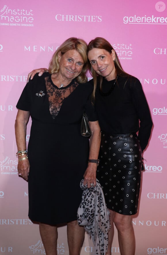 Catherine Pastor et Clémence Krzentowski - Soirée de gala "Heroes for Imagine" qui a permis de récolter dix millions d'euros au profit de la recherche contre les maladies génétiques à Paris le 23 septembre 2024. Depuis sa création en 2015, ce gala organisé tous les deux ans au coeur de l'Institut, propose à la vente des oeuvres et des moments d'exception uniques pour soutenir les chercheurs et médecins de l'Institut Imagine, qui oeuvrent au quotidien pour comprendre et guérir les maladies génétiques. Cette vente caritative est fondamentale pour l'avenir d'Imagine. Elle permet d'accélérer ses grands projets stratégiques, de conforter son attractivité, et de répondre aux besoins de la recherche en termes d'équipements et de technologies de pointe, comme en recrutement de talents. En quatre éditions, HEROES for Imagine a permis de lever plus de 22 millions d'euros. Et 2024 est une année toute particulière pour l'Institut Imagine qui fête ses 10 ans mais aussi la cinquième édition d'Heroes, actuellement en pleine préparation ! "Grâce à Heroes, la recherche sur les maladies génétiques s'accélère, quels que soient les obstacles, au bénéfice des enfants malades et de leurs familles. Avec virtuosité et engagement, les chercheurs et les médecins de l'Institut Imagine, pratiquent la meilleure science d'aujourd'hui pour inventer la meilleure médecine de demain" © Dominique Jacovides / Bestimage 