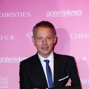 Marc Olivier Fogiel - Soirée de gala "Heroes for Imagine" qui a permis de récolter dix millions d'euros au profit de la recherche contre les maladies génétiques à Paris le 23 septembre 2024. Depuis sa création en 2015, ce gala organisé tous les deux ans au coeur de l'Institut, propose à la vente des oeuvres et des moments d'exception uniques pour soutenir les chercheurs et médecins de l'Institut Imagine, qui oeuvrent au quotidien pour comprendre et guérir les maladies génétiques. Cette vente caritative est fondamentale pour l'avenir d'Imagine. Elle permet d'accélérer ses grands projets stratégiques, de conforter son attractivité, et de répondre aux besoins de la recherche en termes d'équipements et de technologies de pointe, comme en recrutement de talents. En quatre éditions, HEROES for Imagine a permis de lever plus de 22 millions d'euros. Et 2024 est une année toute particulière pour l'Institut Imagine qui fête ses 10 ans mais aussi la cinquième édition d'Heroes, actuellement en pleine préparation ! "Grâce à Heroes, la recherche sur les maladies génétiques s'accélère, quels que soient les obstacles, au bénéfice des enfants malades et de leurs familles. Avec virtuosité et engagement, les chercheurs et les médecins de l'Institut Imagine, pratiquent la meilleure science d'aujourd'hui pour inventer la meilleure médecine de demain" © Dominique Jacovides / Bestimage 