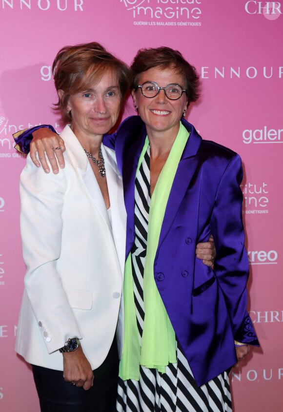 Cécile Verdier, Constance Guisset - Soirée de gala "Heroes for Imagine" qui a permis de récolter dix millions d'euros au profit de la recherche contre les maladies génétiques à Paris le 23 septembre 2024. Depuis sa création en 2015, ce gala organisé tous les deux ans au coeur de l'Institut, propose à la vente des oeuvres et des moments d'exception uniques pour soutenir les chercheurs et médecins de l'Institut Imagine, qui oeuvrent au quotidien pour comprendre et guérir les maladies génétiques. Cette vente caritative est fondamentale pour l'avenir d'Imagine. Elle permet d'accélérer ses grands projets stratégiques, de conforter son attractivité, et de répondre aux besoins de la recherche en termes d'équipements et de technologies de pointe, comme en recrutement de talents. En quatre éditions, HEROES for Imagine a permis de lever plus de 22 millions d'euros. Et 2024 est une année toute particulière pour l'Institut Imagine qui fête ses 10 ans mais aussi la cinquième édition d'Heroes, actuellement en pleine préparation ! "Grâce à Heroes, la recherche sur les maladies génétiques s'accélère, quels que soient les obstacles, au bénéfice des enfants malades et de leurs familles. Avec virtuosité et engagement, les chercheurs et les médecins de l'Institut Imagine, pratiquent la meilleure science d'aujourd'hui pour inventer la meilleure médecine de demain" © Dominique Jacovides / Bestimage 