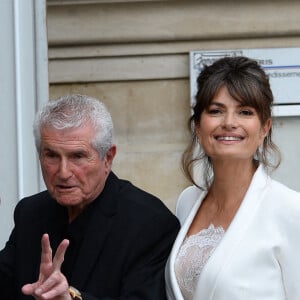 car s'ils sont fusionnels,
Claude Lelouch et Valérie Perrin - Mariage de Claude Lelouch à la mairie du 18ème à Paris. Le 17 juin 2023