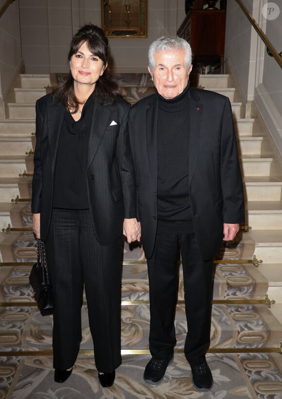 Claude Lelouch et sa femme Valérie Perrin lors de la soirée de gala pour la fondation de la recherche en physiologie, les Stethos, au George V à Paris le 18 mars 2024. © Coadic Guirec / Bestimage