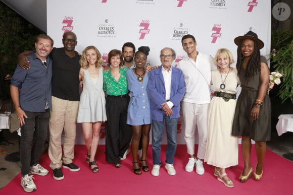 Coup de tonnerre en coulisses de "Scènes de ménages" !
Jérome ANTHONY, Lilian THURAM, Amélie ETASSE, Nathalie RENOUX, Dominique TENZA, Claudia MONGUMU, Gérard HERNANDEZ, Ryad BAXX, Fanny COTTENCON et Kareen GUIOCK THURAM - Soirée Summer Party de Télé 7 Jours au Restaurant Monsieur Bleu, à Paris. © Christophe Aubert via Bestimage