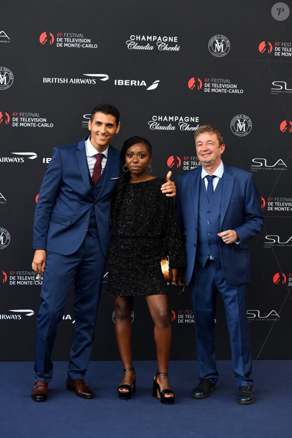 Mais cet été, ils ont quitté le programme.
Ryad Baxx, Claudia Mongumu et Frédéric Bouraly au photocall de la cérémonie d'ouverture de la 61ème édition du Festival de Télévision de Monte-Carlo au Grimaldi Forum, à Monaco, le 17 juin 2022. © Bruno Bebert/Bestimage