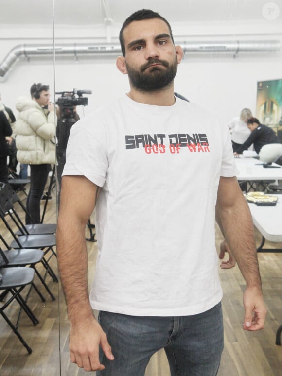 Exclusif - Benoit Saint-Denis en conférence de presse Hexagone MMA à Paris, France, le 29 novembre 2022. © Jonathan Rebboah/Panoramic/Bestimage 