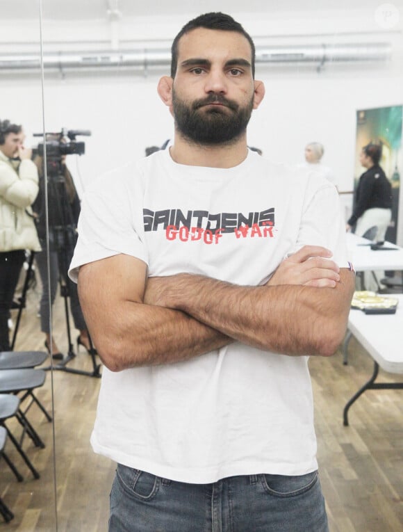 "Toutes les femmes de combattants me rejoindront là-dessus : tu pleures et tu ris dans la même seconde", poursuit Laura
 
Exclusif - Benoit Saint-Denis en conférence de presse Hexagone MMA à Paris, France, le 29 novembre 2022. © Jonathan Rebboah/Panoramic/Bestimage