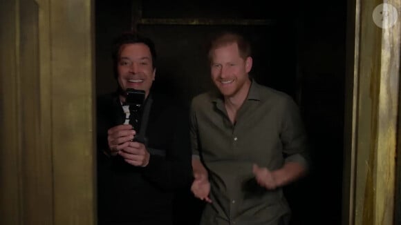 Jimmy Fallon et le prince Harry se sont mis dans l'esprit d'Halloween lors de l'épisode de jeudi du Tonight Show de NBC. Harry a crié et sauté en traversant le nouveau labyrinthe hanté de Jimmy Fallon, baptisé "Jimmy Fallon's Tonightmares", au Rockefeller Center à New York