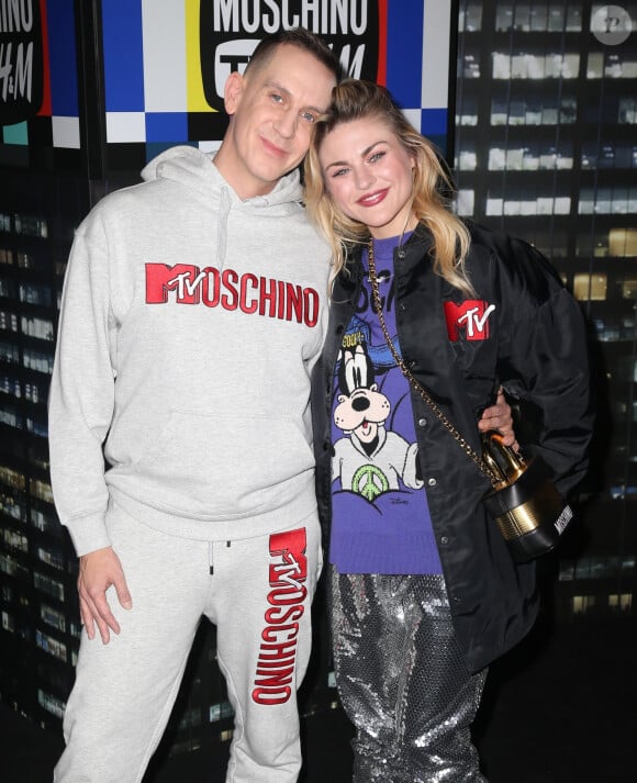 Jeremy Scott et Frances Bean Cobain au défilé de mode Moschino x H&M au Pier 36 à New York, le 24 octobre 2018 