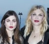 Ronin Walker Cobain Hawk est né le 28 septembre 2024 à la surprise générale pusique ses parents n'ont jamais annoncé la grossesse de sa maman.
Courtney Love et sa fille Frances Bean Cobain au défilé de mode printemps-été 2018 "Saint Laurent" à la Fontaine du Trocadéro à Paris. Le 26 septembre 2017 © Olivier Borde / Bestimage 