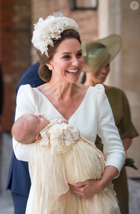 Kate Catherine Middleton, duchesse de Cambridge et son fils, le prince Louis - La famille royale d'Angleterre lors du baptême du prince Louis en la chapelle St James à Londres. Le 9 juillet 2018