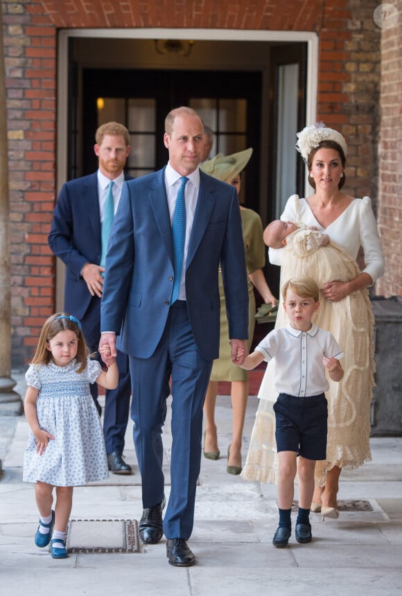 Le prince William, duc de Cambridge, Kate Catherine Middleton, duchesse de Cambridge, et leurs enfants, la princesse Charlotte, le prince George et le prince Louis - La famille royale d'Angleterre lors du baptême du prince Louis en la chapelle St James à Londres. Le 9 juillet 2018 