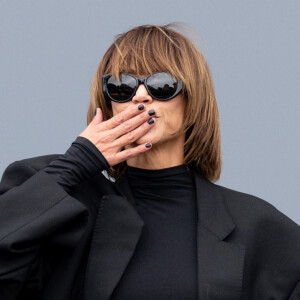 mais il fait tout autant l'unanimité !
Sophie Marceau - Arrivées au défilé de mode féminine Balenciaga printemps-été 2025 lors de la Fashion Week de Paris (PFW), à Paris, France, le 30 septembre 2024. © Da Silva-Perusseau/Bestimage