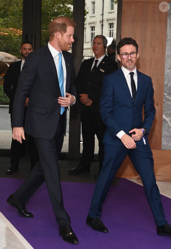 Il s'agissait d'un petit garçon prénommée Noah, 6 ans, visiblement très précieux avec ses jouets
Le prince Harry, duc de Sussex, participe en tant que parrain aux WellChild Awards à Londres, le 30 septembre 2024. Les WellChild Awards récompensent les qualités inspirantes de certains des jeunes gravement malades du pays et le dévouement de ceux qui les maintiennent en bonne santé et heureux, notamment les professionnels de la santé, de l'aide sociale et de l'éducation. Le Prince Harry assiste régulièrement à l'événement annuel organisé par WellChild, l'organisme caritatif national qui fournit un réseau national d'infirmières, des projets de rénovation domiciliaire et des programmes de soutien aux familles. 