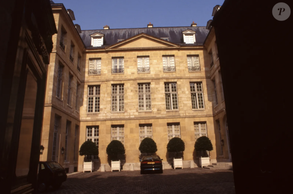 Engagé en politique, il a occupé le poste de ministre de la Ville de Paris
L'hôtel particulier de Bernard Tapie, Paris. ©Chip HIRES / Gamma Rapho / Getty Images.