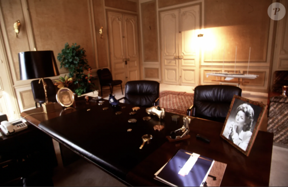 Le bureau de Bernard Tapie dans son hôtel particulier parisien. © Bernard Bisson / Sygma / Getty Images.