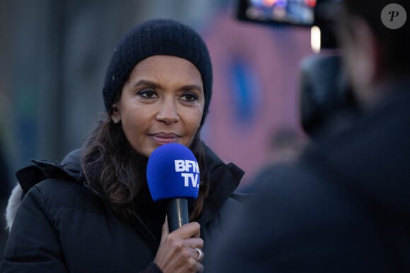 Une photo qui a dû faire réagir ses abonnés
Karine Le Marchand soutient les agriculteurs sur le barrage de l'Autoroute A4 à hauteur de Jossigny en Seine et Marne le 29 Janvier 2024. Comme elle l'avait annoncé la semaine dernière, l'animatrice de l'émission "L'amour est dans le pré", Karine Le Marchand, a amené près de 200 croissants aux agriculteurs sur un barrage sur l'autoroute A4. © Jeremy Melloul - Pierre Perusseau / Bestimage