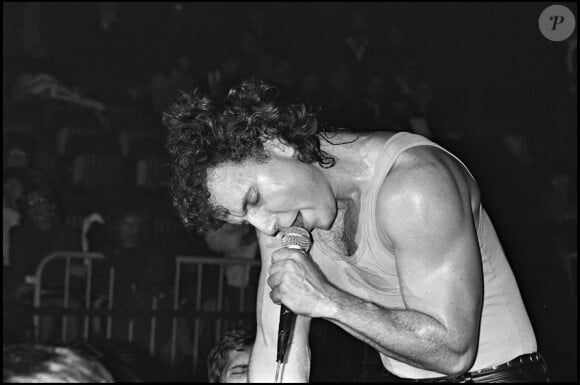 



Au milieu de sa carrière, le chanteur affichait une silhouette très musclée...Bernard Lavilliers sur scène lors d'un concert au Palais des Sports à Paris en 1981.



