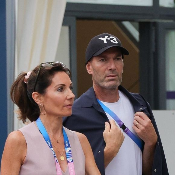 Dans une interview à Madame Figaro, l'ancien footballeur a fait quelques révélations sur sa vie privée
 
Zinedine Zidane et sa femme Véronique lors des Jeux Olympiques Paris 2024.