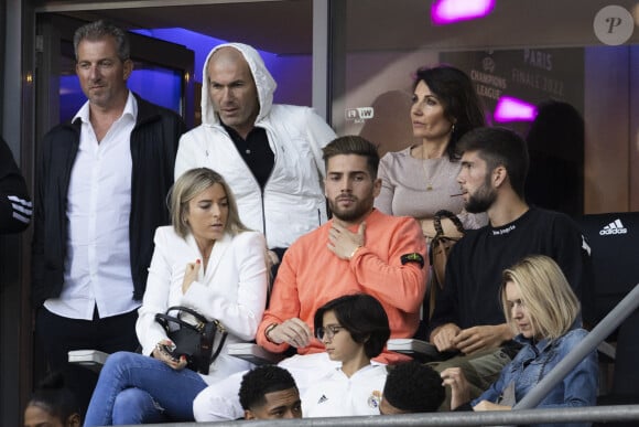 Zinedine Zidane et sa femme Véronique, Luca Zidane et sa compagne Marina, Théo Zidane - Les célébrités assistent à la victoire du Real Madrid face à Liverpool (1-0) en finale de la Ligue des Champions au stade de France, le 28 mai 2022. © Cyril Moreau / Bestimage